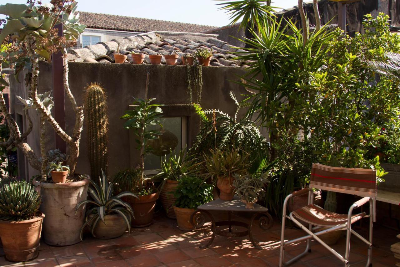 Tre Vie Apartment Con Terrazzo Giardino Pensile Catania Luaran gambar