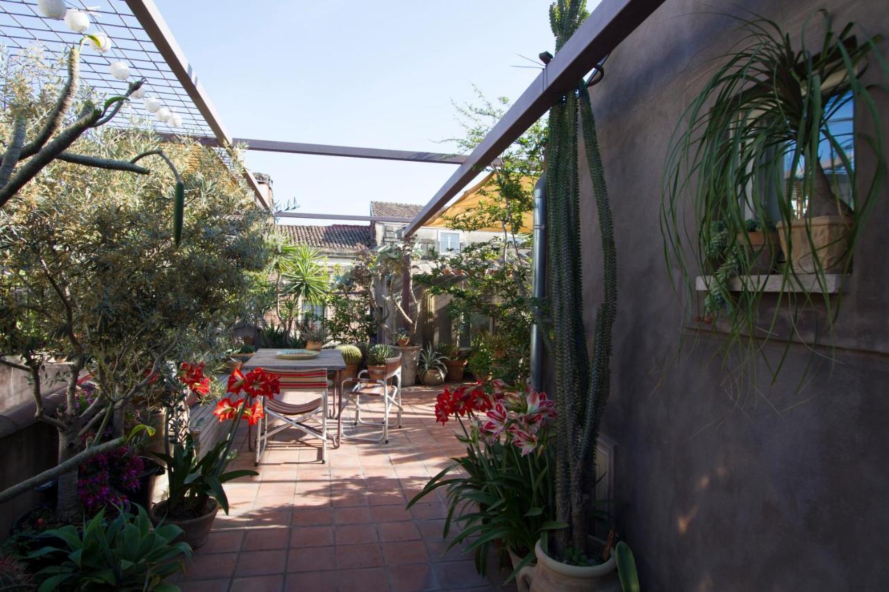 Tre Vie Apartment Con Terrazzo Giardino Pensile Catania Luaran gambar