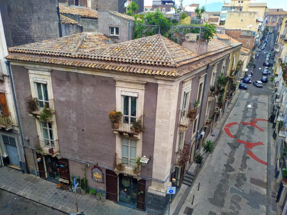 Tre Vie Apartment Con Terrazzo Giardino Pensile Catania Luaran gambar